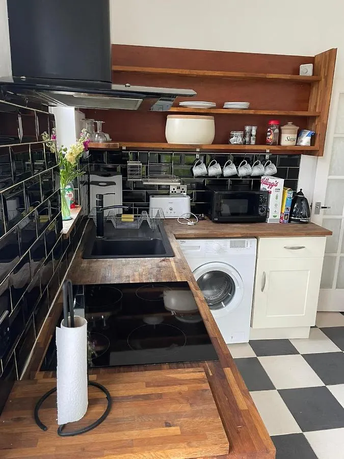 Lovely 2 Bedroom Flat Wifi Close To The Beach Bournemouth 0*,